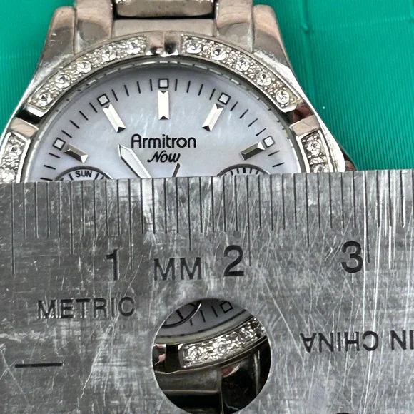 Armitron Now Womens Watch Silver Tone Mother of Pearl Crystal Bezel 75/3639SV - Picture 2 of 8